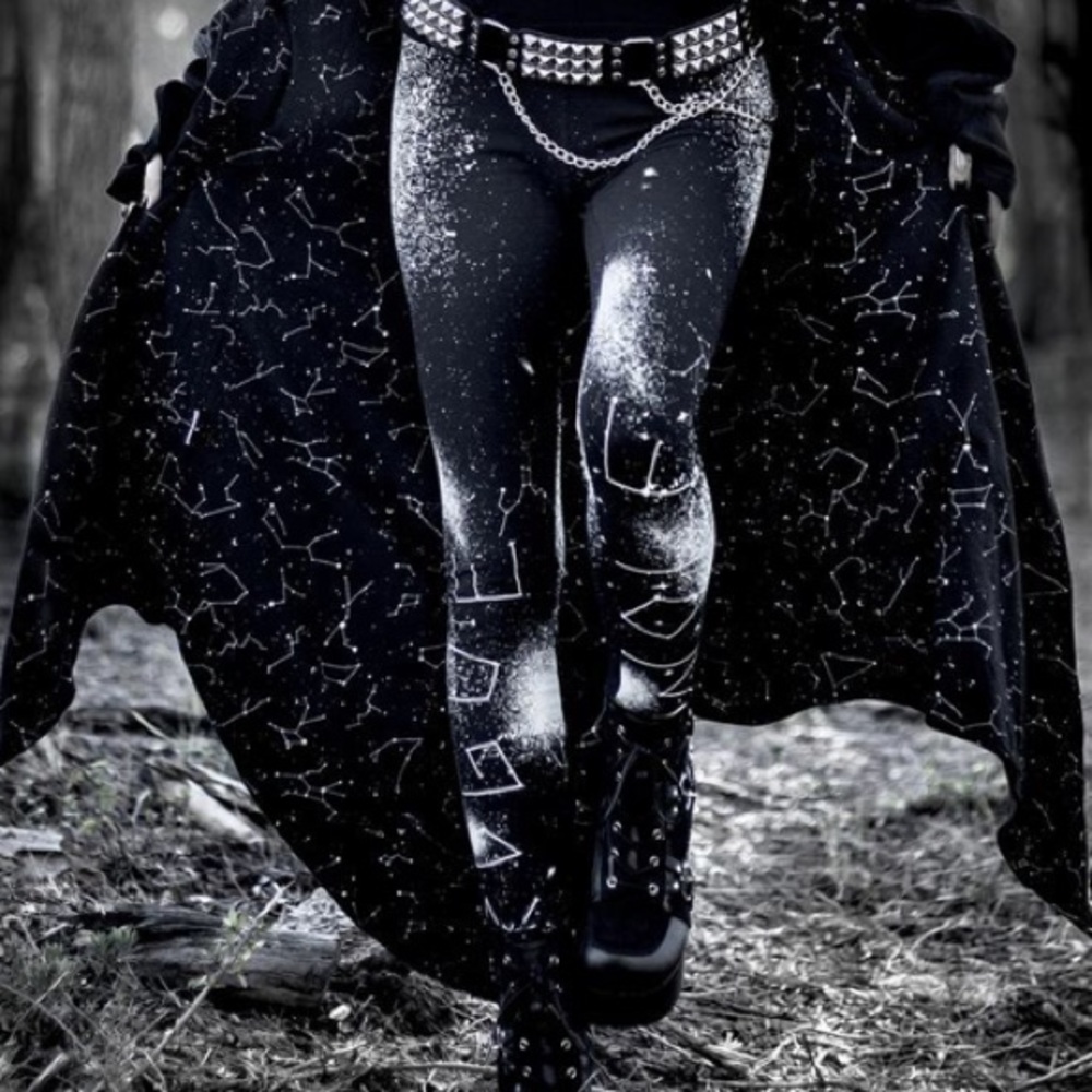 Rogue and wolf leggings